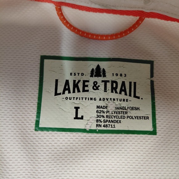 Lake & Trail Men's LARGE Beige Button Up Short Sleeve Fishing Lure Shirt Pockets - Picture 6 of 8